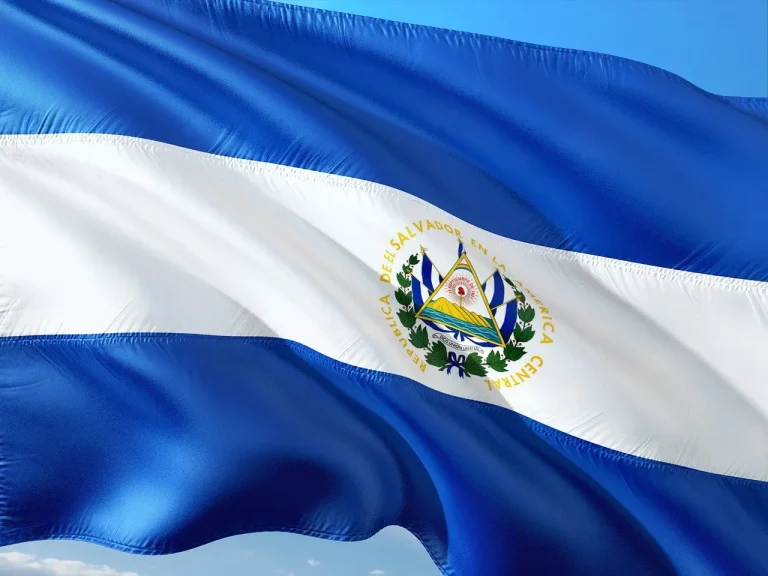 El Salvador: ¿De la inconstitucionalidad al régimen totalitario?