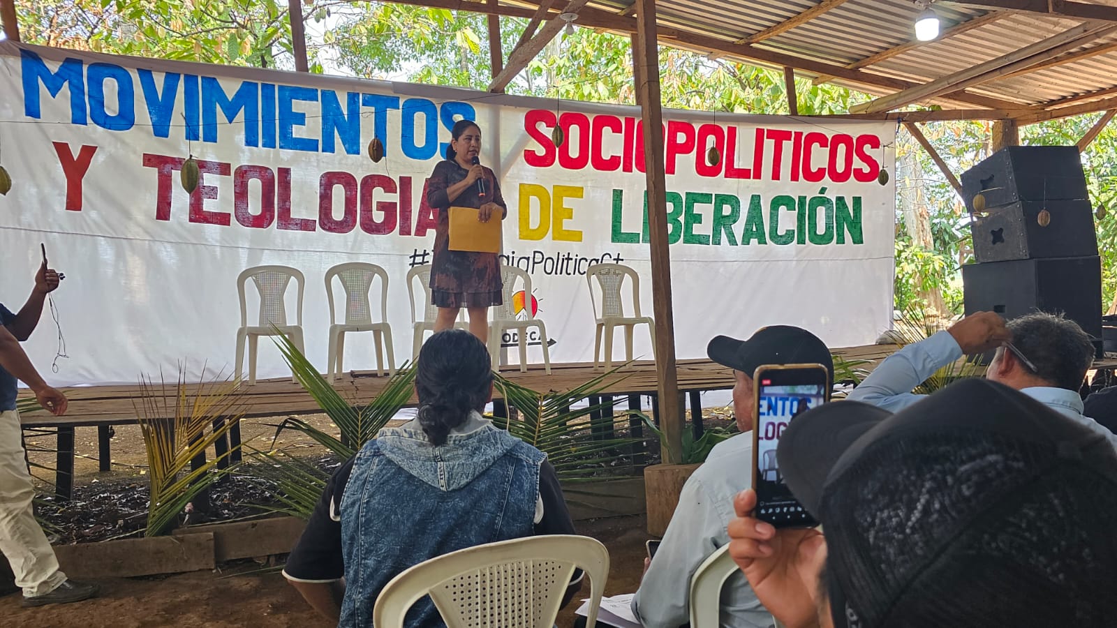 Las comunidades organizadas en resistencia frente al sistema colonial neoliberal, provenientes de de 17 departamentos de Guatemala, se reúnen en su encuentro comunal, titulado: Movimientos sociopolíticos y teologías de Liberación