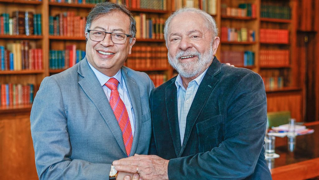 Foto del presidente de Colombia, Gustavo Petro, y el presidente de Brasil, Luiz Inácio Lula da Silva.