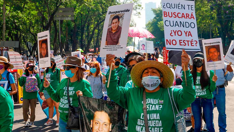 Buscadoras de desaparecidos marchan el Día de la Madre, Ciudad de México,