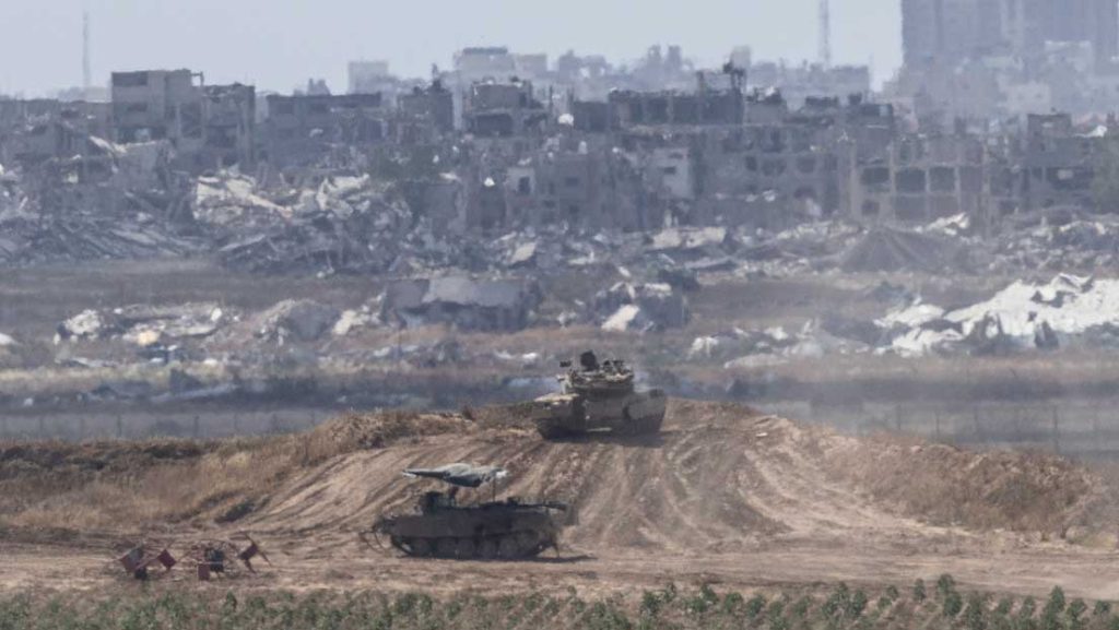 Tanques israelíes en la frontera con la Franja de Gaza