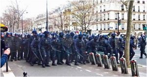 Foto: manifestación contra la reforma de las pensiones en París