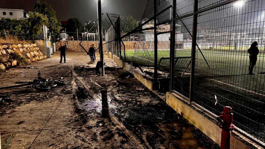 Foto: El lugar de un ataque con cohetes en Majdal Shams, en los Altos del Golán ocupados por Israel