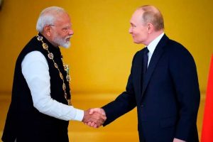 Foto: Narendra Modi, ante su anfitrión, el presidente de Rusia, Vladimir Putin