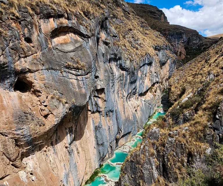 Foto: Parte del río de color turquesa. Comunidad Sirk’a marka