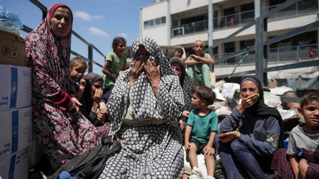 Foto: Personas se evacúa de Deir al Balah, Franja de Gaza