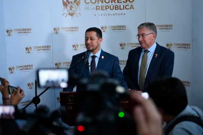 El presidente del Congreso, Nery Ramos, y el diputado Jorge Mario Villagrán