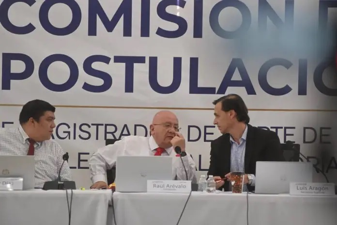 Comisionados se reunieron este sábado.