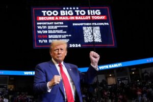 Donald Trump habla en un acto de campaña en el Madison Square Garden. Foto La Hora: (AP Photo/Alex Brandon)