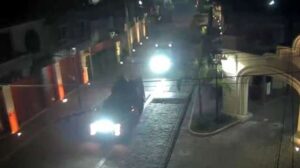 Grupos criminales de México perpetraron en la madrugada de este viernes dos ataques armados en el estado de Michoacán, donde un efectivo policial fue asesinado y otra agente resultó herida.