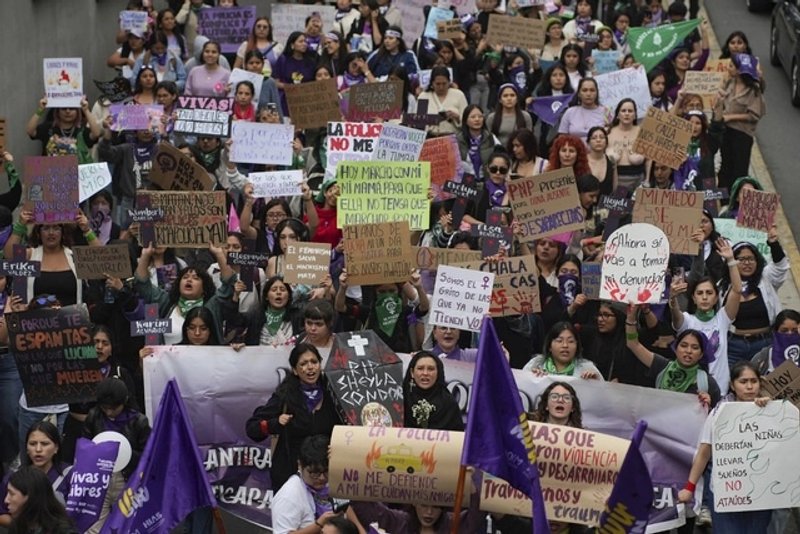 El informe del INEI precisó que la violencia más empleada correspondió a la sicológica o verbal con casi el 50 por ciento, seguida por la física con más del 27 por ciento y la sexual por arriba del 6 por ciento. Foto Ap