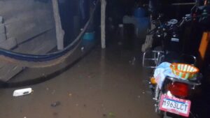 Una vivienda inundada este sábado 2 de noviembre en Retalhuleu. Foto: Conred