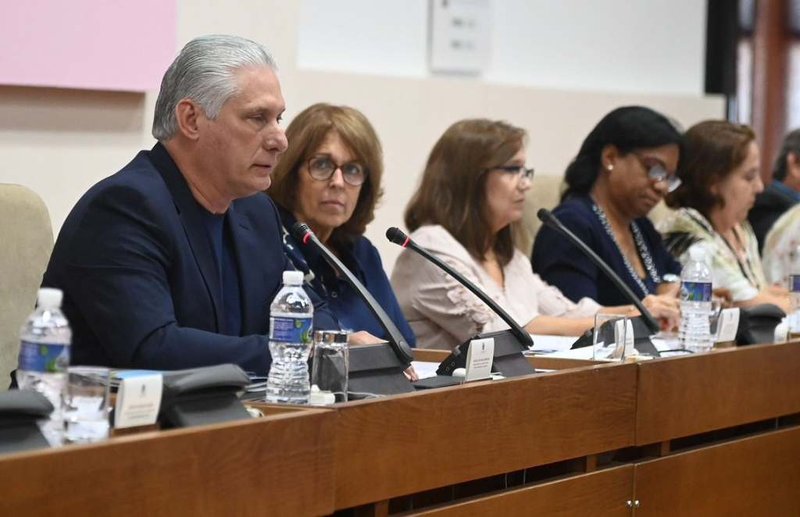 La Habana, 2 nov (Prensa Latina) El presidente cubano Miguel Díaz-Canel intervino hoy al cierre del X Congreso de la Unión de Escritores y Artistas de Cuba (Uneac), en esta capital, donde reafirmó la Cultura como escudo y espada de la nación.