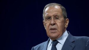 Moscú, 4 nov (Prensa Latina) Estados Unidos está preparando a Europa para precipitarse en una aventura suicida y entrar en un conflicto armado directo con Rusia, declaró hoy aquí el ministro ruso de Asuntos Exteriores, Serguéi Lavrov.