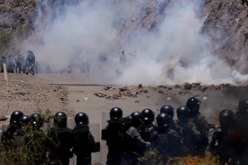 Manifestantes afines al ex presidente Evo Morales (2006-2019) tomaron el cuartel “Cacique Juan Maraza”