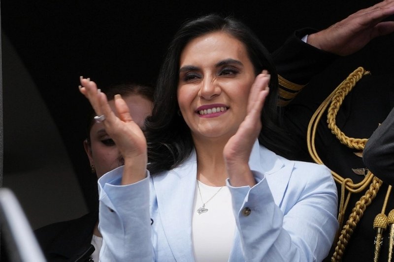 La vicepresidenta de Ecuador, Verónica Abad, asiste a una ceremonia de cambio de guardia en el palacio de gobierno de Carondelet en Quito, Ecuador, el 28 de noviembre de 2023. Foto Afp/ Archivo