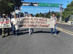 Trabajadores salvadoreños marchan por segunda vez en demanda de un presupuesto justo y el cese de despidos