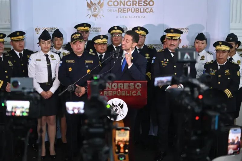 Los agentes portarán cámaras corporales y en sus patrullas, para documentar todas sus acciones. Foto La Hora: Fabricio Alonzo