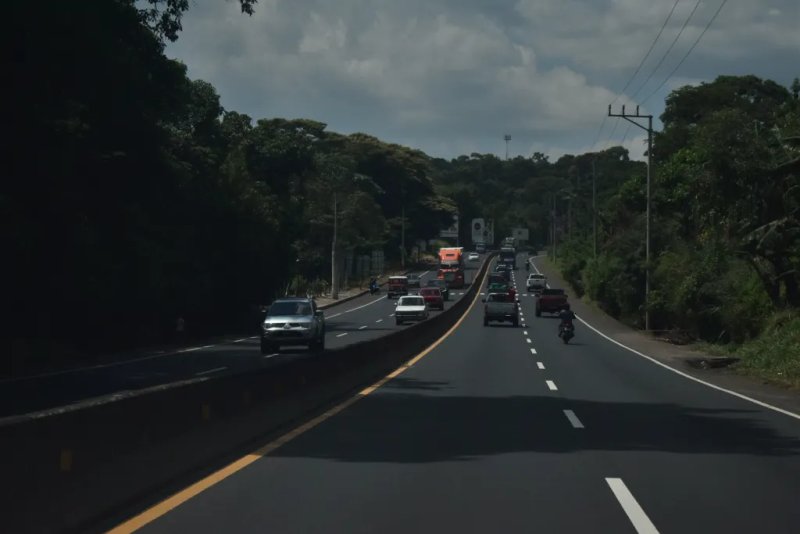 Las carreteras en El Salvador, cercanas a la frontera con Guatemala son de carriles y están en buen estado. Foto: La Hora / Daniel Ramírez.