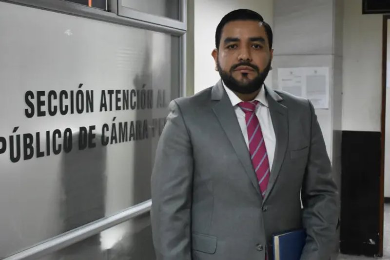 La Sala Cuarta de Apelaciones Penal confirmó la decisión del juez Erick Velásquez de absolver de todo delito al fiscal antimafias, Eduardo Gabriel Pantaleón Reyes