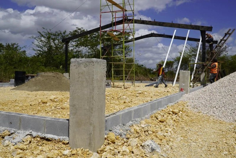 En San Benito, Petén, la construcción del hospital fue suspendida por falta de disponibilidad presupuestaria. Foto: CIV.