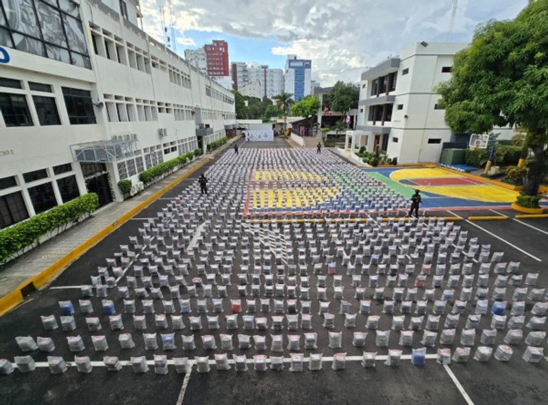 La presunta droga provenía de contenedores que salieron de Guatemala. Foto La Hora: Gobierno de la República Dominicana