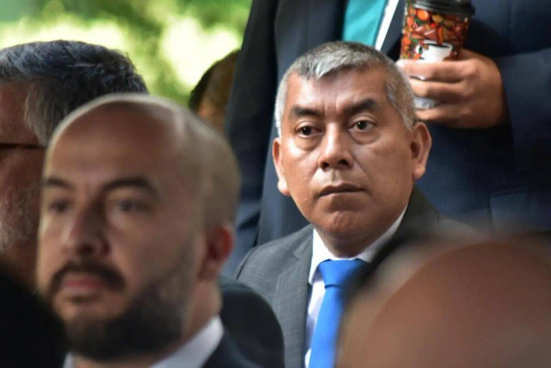 El jefe de FECI, Rafael Curruchiche, se ha autonombrado un opositor del gobierno de Bernardo Arévalo y ha emprendido una persecución en contra del partido Semilla. Foto: La Hora / Daniel Ramírez.