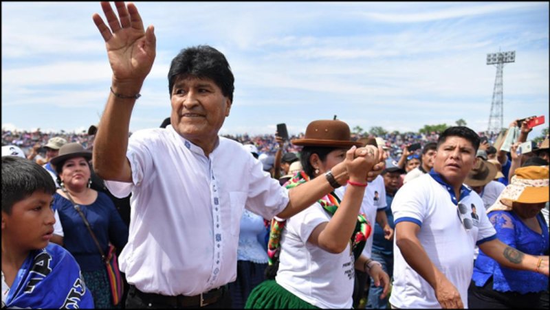 Fuentes: El diario [Imagen: El expresidente de Bolivia Evo Morales, camina junto a simpatizantes en el estadio de Chimoré (Bolivia). EFE/ Jorge Abrego]