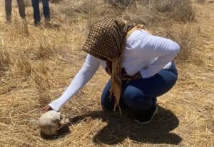 Los restos humanos de al menos 15 personas fueron localizados en fosas clandestinas en la región de La Frailesca, en el estado de Chiapas, en el sureste de México, una zona afectada por la violencia del crimen organizado. Foto La Hora / EFE - Archivo/Daniel Sánchez