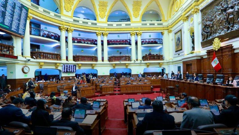 La joven Isabel Cajo Salvador ofrecía contenido sexual hasta por lo menos febrero de este año. Luego entró al Legislativo, detalló el seminario Hildebrandt en sus Trece.