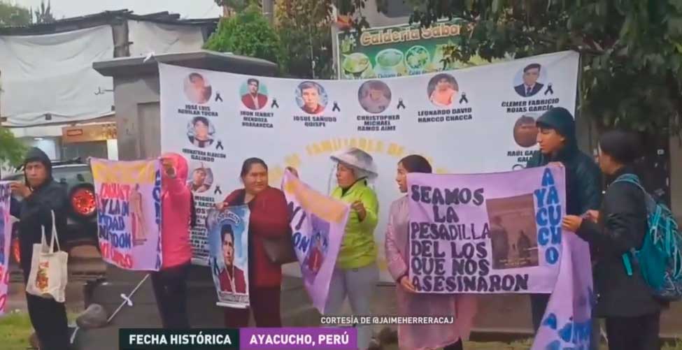en Ayacucho los familiares de las víctimas de la represión policial de hace dos años salieron a las calles a manifestarse en contra del Gobierno de Boluarte