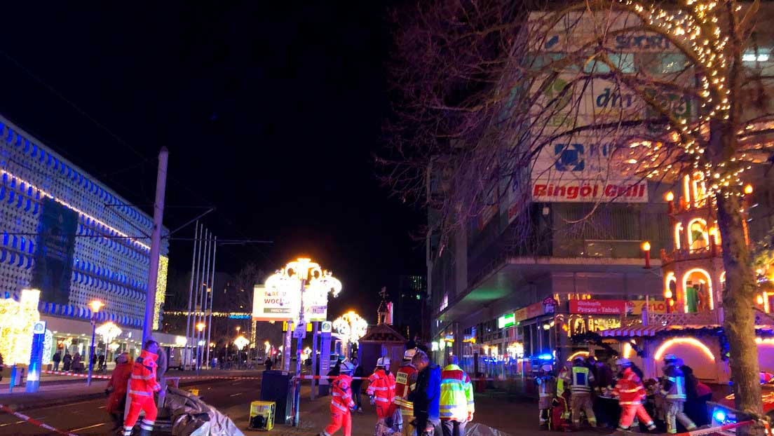 Servicios de emergencia y los bomberos en el mercado navideño de Magdeburgo, el 20 de diciembre, 2024. Dörthe Hein/picture alliance / Gettyimages.ru