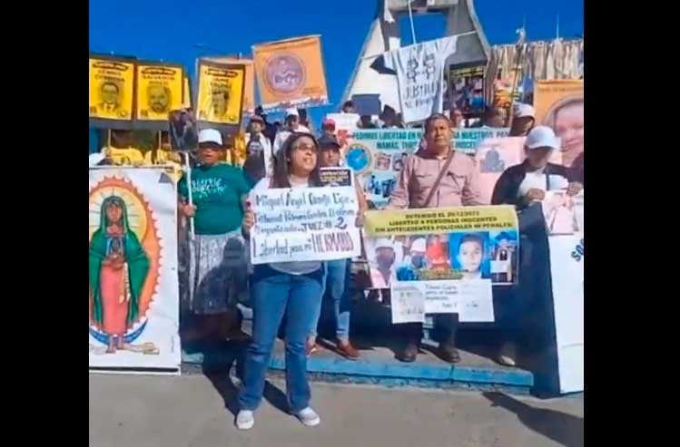 La mujer preguntaba a los manifestantes: "¿Qué queremos para nuestros familiares?", y la multitud respondía: "¡Libertad". Foto difundida en redes sociales