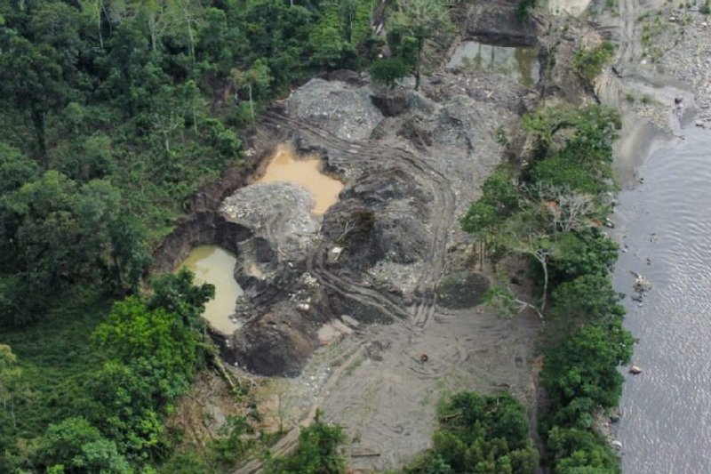 Minería ilegal en los ríos de la provincia de Napo. Foto: cortesía José Moreno.