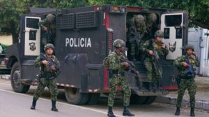 Soldados operan en medio de enfrentamientos armados en la región del Catatumbo, en Tibú, Colombia, el 20 de enero de 2025 Fernando Vergara / AP