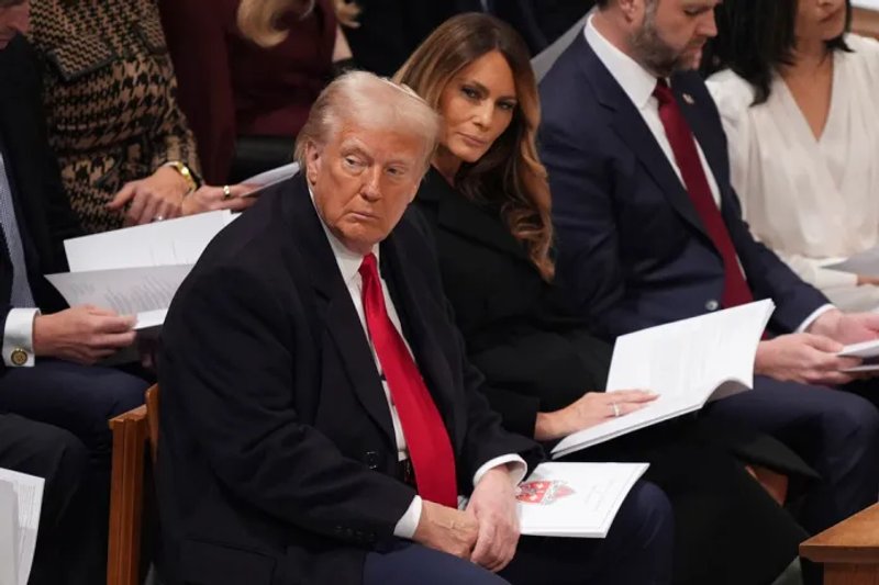 El presidente estadounidense Donald Trump y la primera dama Melania Trump durante el servicio interreligioso celebrado en la Catedral Nacional de Washington, el martes 21 de enero de 2025. Foto La Hora: AP