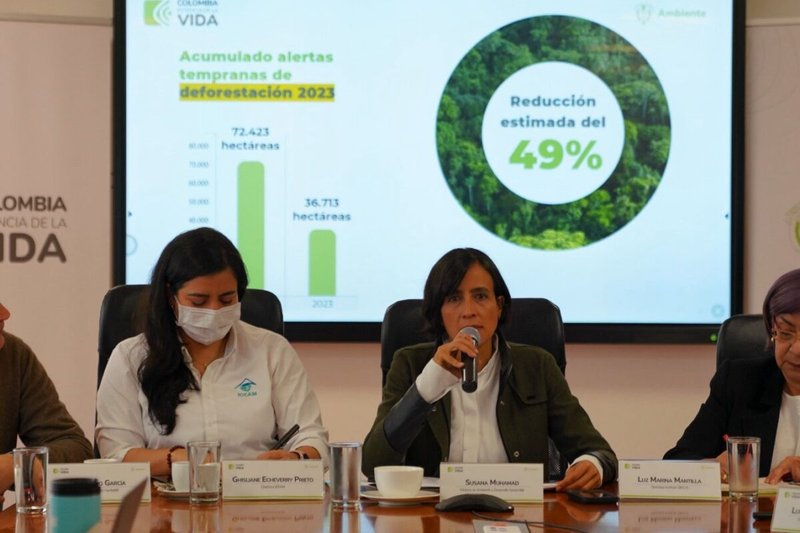 La ministra de Ambiente presentó las cifras parciales de deforestación. Se espera que en mayo y junio presenten las cifras totales de 2023. Foto: Ministerio de Ambiente de Colombia.