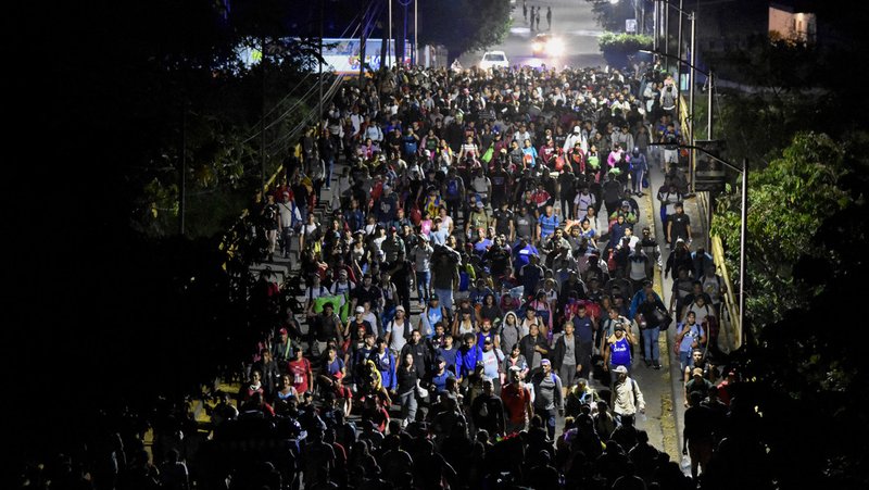 Migrantes caminan por Tapachula, en Chiapas, México, con destino a EE.UU., el 2 de enero de 2025 Edgar H. Clemente / AP