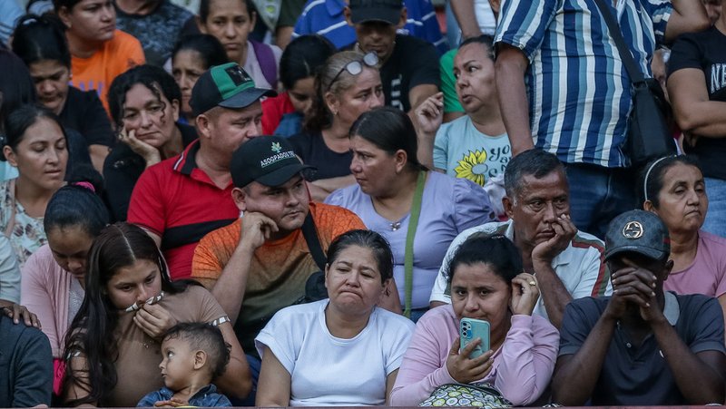 Personas desplazadas en el Estadio General Santander de Cúcuta, Colombia, 22 de enero de 2025. Catalina Olaya / COLPRENSA / www.globallookpress.com