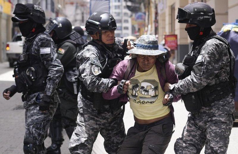 Unas 40 personas afines del ex presidente Evo Morales fueron detenidas en el segundo día de protestas