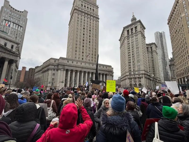 En Nueva York, personas de todas las edades participaron en la Marcha del Pueblo. Foto ‘La Jornada’