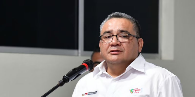 En Perú, el ministro del Interior, Juan José Santiváñez, presentó una denuncia constitucional contra la fiscal de la Nación, Delia Espinoza