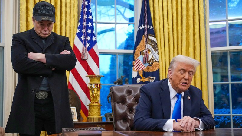 Elon Musk y Donald Trump en el Despacho Oval de la Casa Blanca, Washington D. C. (EE.UU.), el 11 de febrero de 2025. Andrew Harnik / Gettyimages.ru