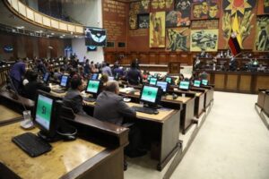 El Parlamento de Ecuador respaldó la iniciativa del presidente Daniel Noboa para el ingreso de fuerzas extranjeras para combate al crimen. Foto @AsambleaEcuador