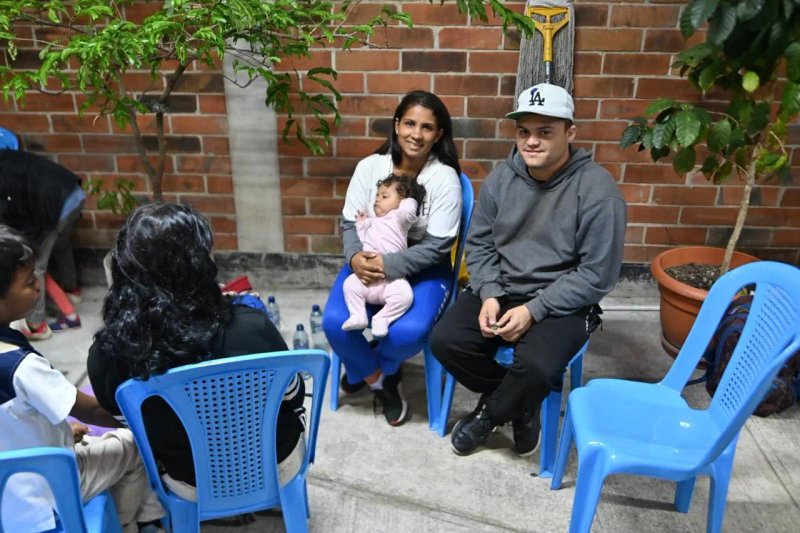 Migrantes venezolanos en la Casa del Migrante. Foto: Fabricio Alonzo / La Hora