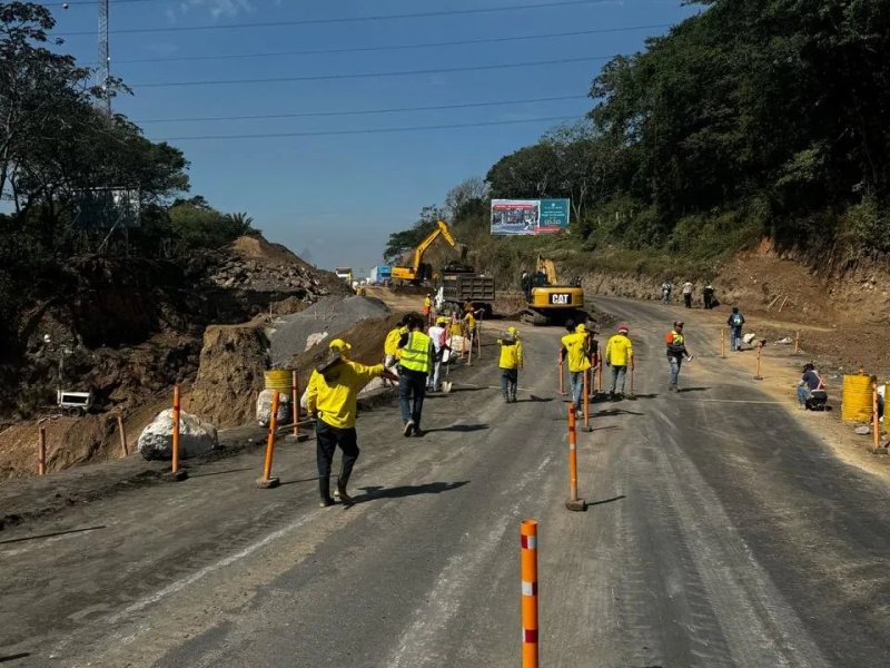 Foto del pasado 18 de febrero de cómo avanzaban los trabajos en el Km 44 de la autopista Palín-Escuintla. Foto: Dirección General de Caminos.