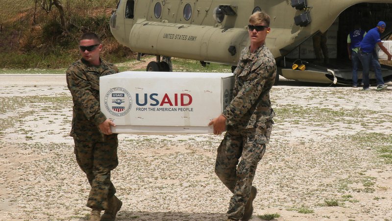 Marines descargan suministros para afectados por el huracán Matthew en Jeremie, Haití. 9 de octubre de 2016. U.S. Marine Corps / Sgt. Ian Ferro / Legion-Media