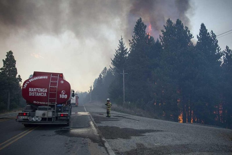 Incendios forestales en Argentina - habitantes señalan la complicidad de los gobiernos y precisan cuáles son los sectores beneficiados por las llamas