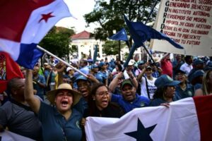 Sindicatos se reúnen con legisladores mientras siguen protestas por reforma de pensiones en Panamá