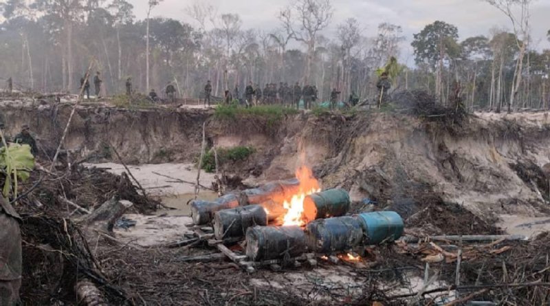 Campamento minero destruído por la Fuerza Armada Nacional Bolivariana en el estado de Amazonas. Foto: Wataniba